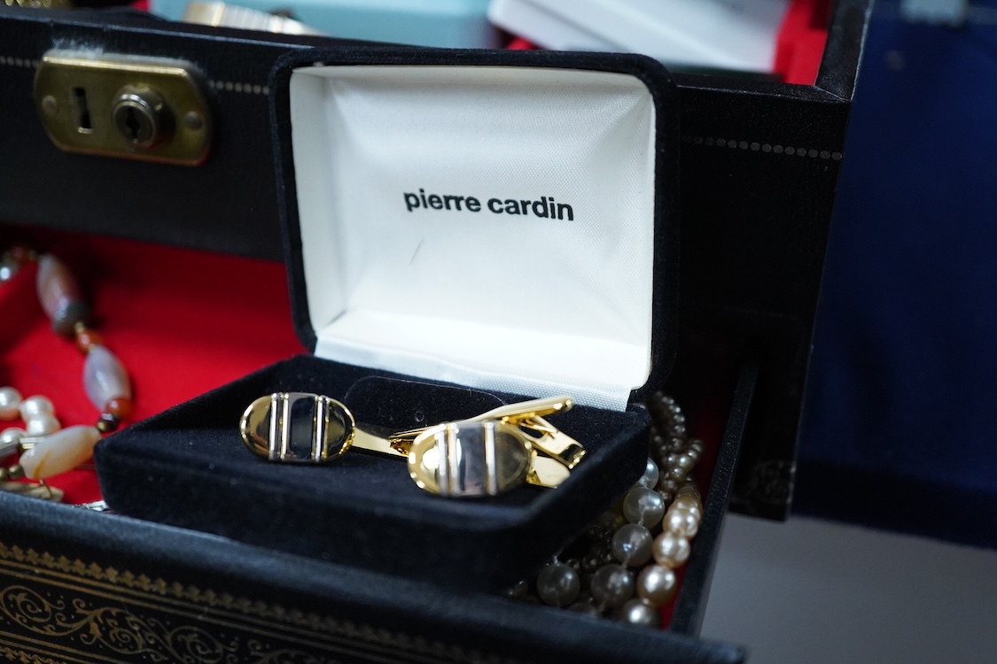 A jewellery box and contents to include a 935 white metal and paste set swallow brooch, silver locket on chain, white metal and costume jewellery, agate necklace and wrist watches including Seiko, Lanco, Lorus and Rotary